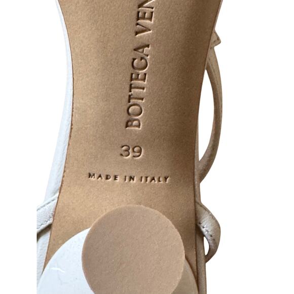 Bottega Veneta NIB Dot Leather Sandals in String (White) Size 39 - Picture 8 of 10